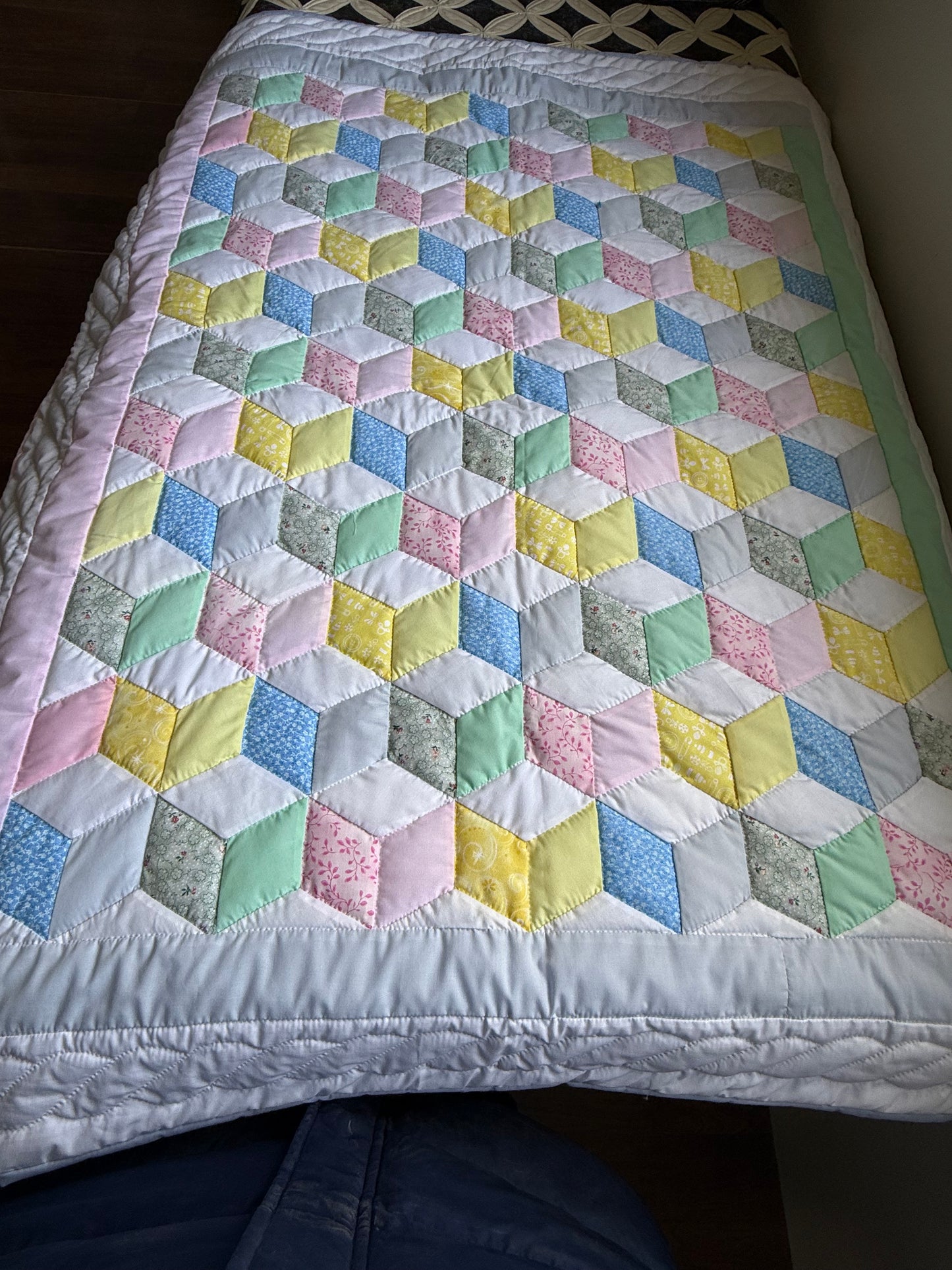 Amish hand quilted lap quilt or baby quilt - Simple Life Amish Store
