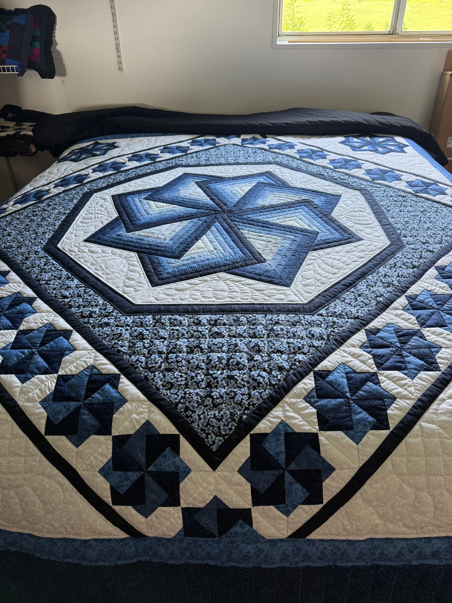 Amish Quilt (Spinning Star) Blues