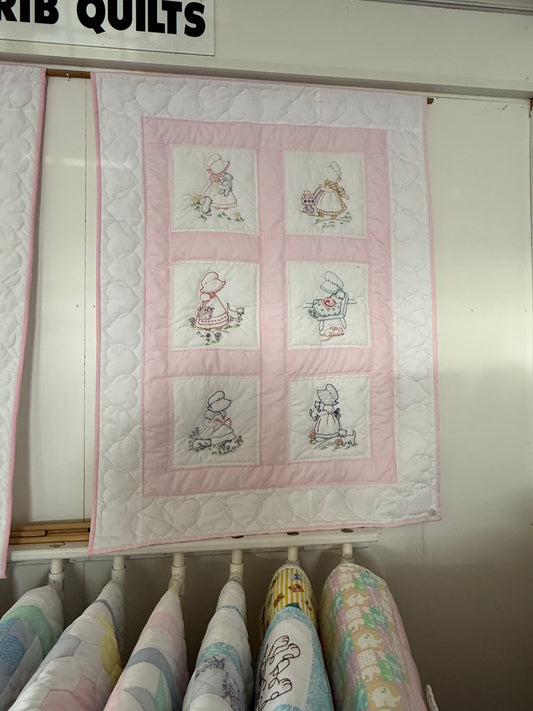 Amish hand quilted  lap quilt or baby quilt - Simple Life Amish Store