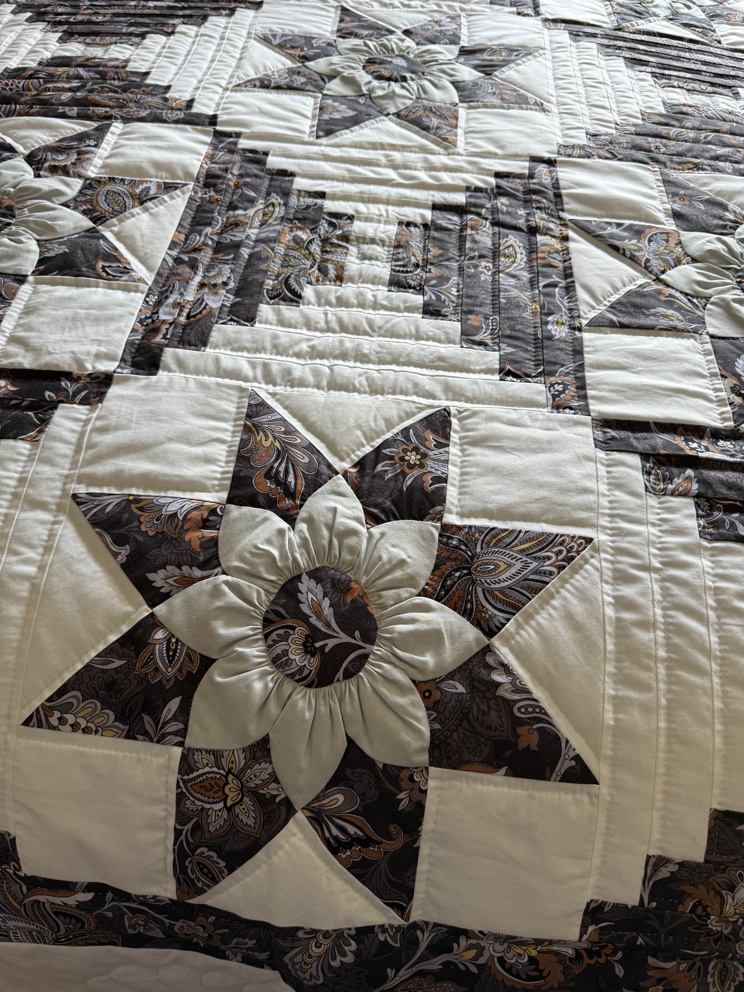 Amish Quilt (Log Cabin Star Dahlia) - Simple Life Amish Store
