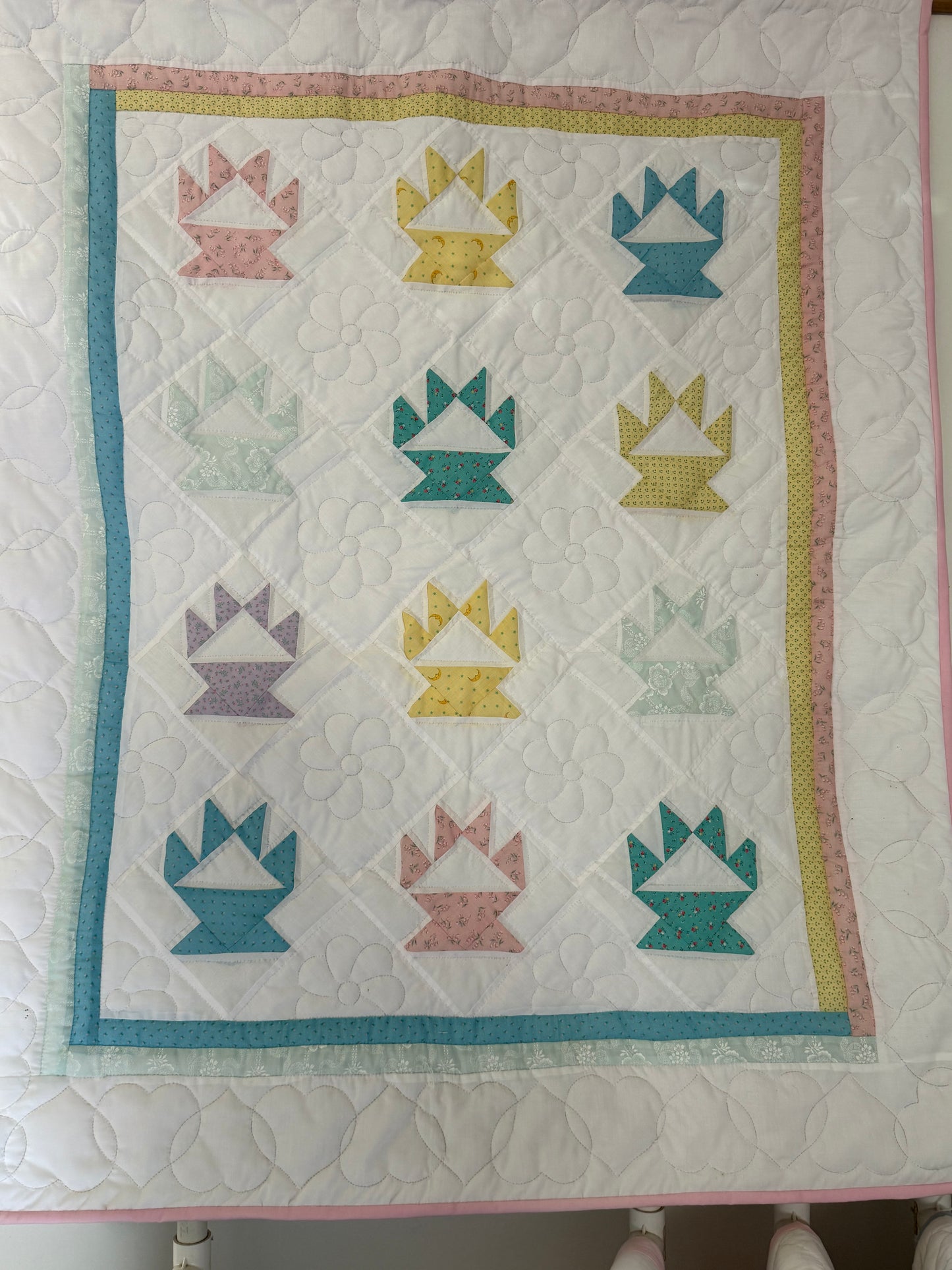 Amish hand quilted lap quilt or baby quilt - Simple Life Amish Store