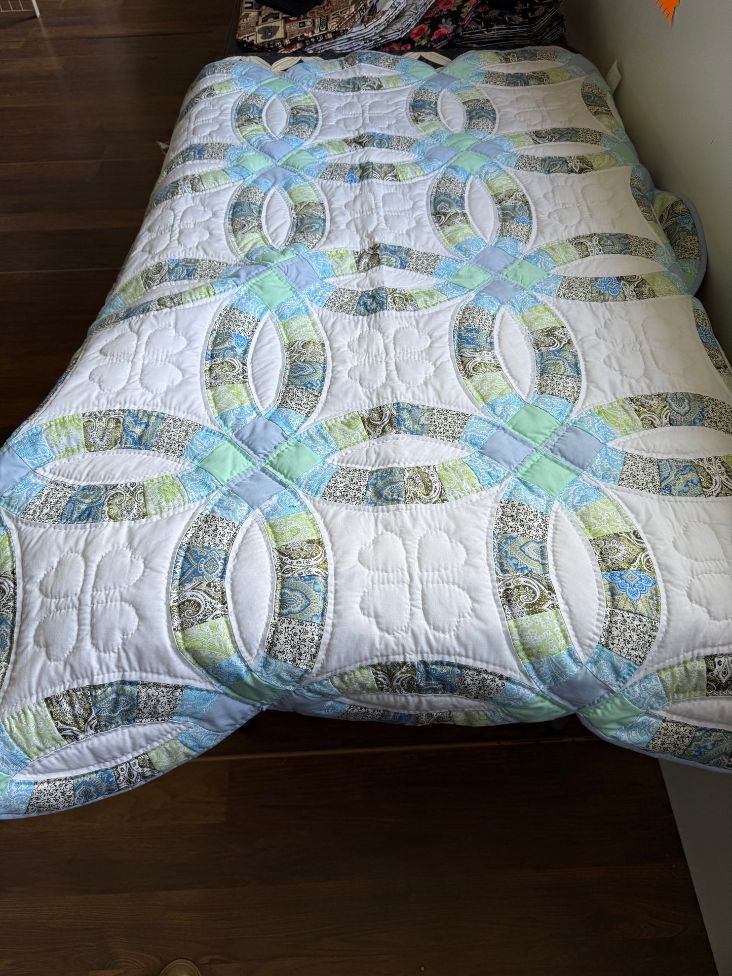 Amish hand quilted lap quilt or baby quilt - Simple Life Amish Store