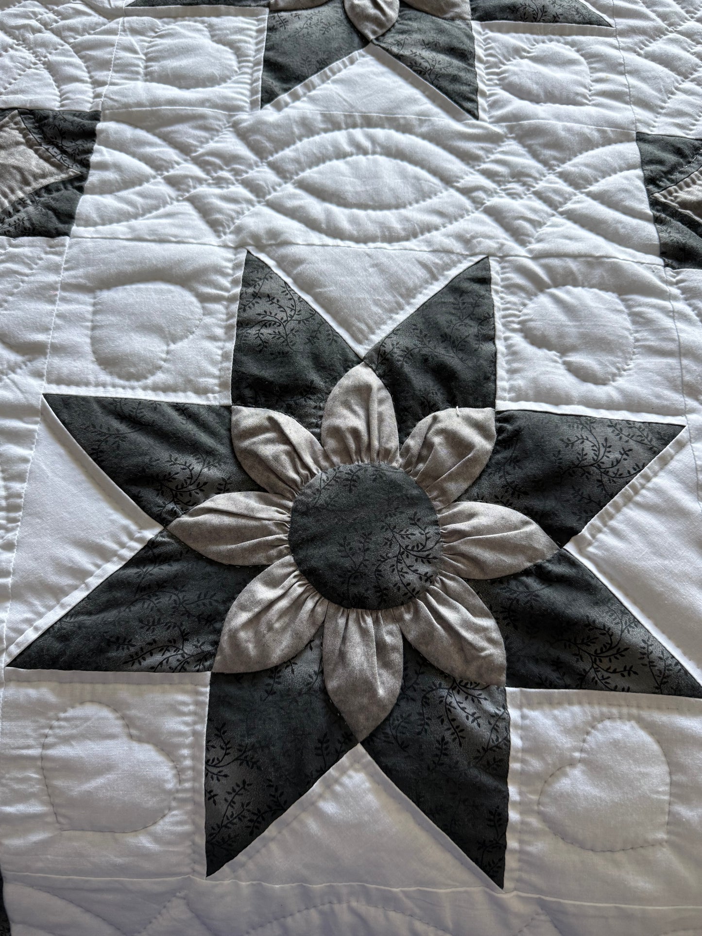 Amish Quilt (Star Dahlia) - Simple Life Amish Store
