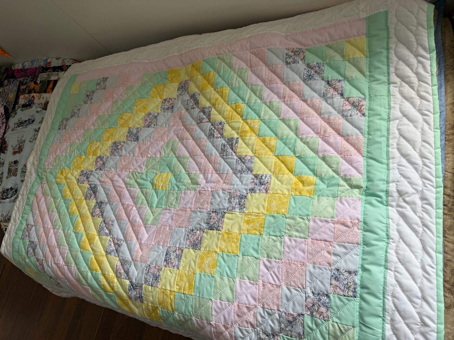 Amish hand quilted lap quilt or baby quilt