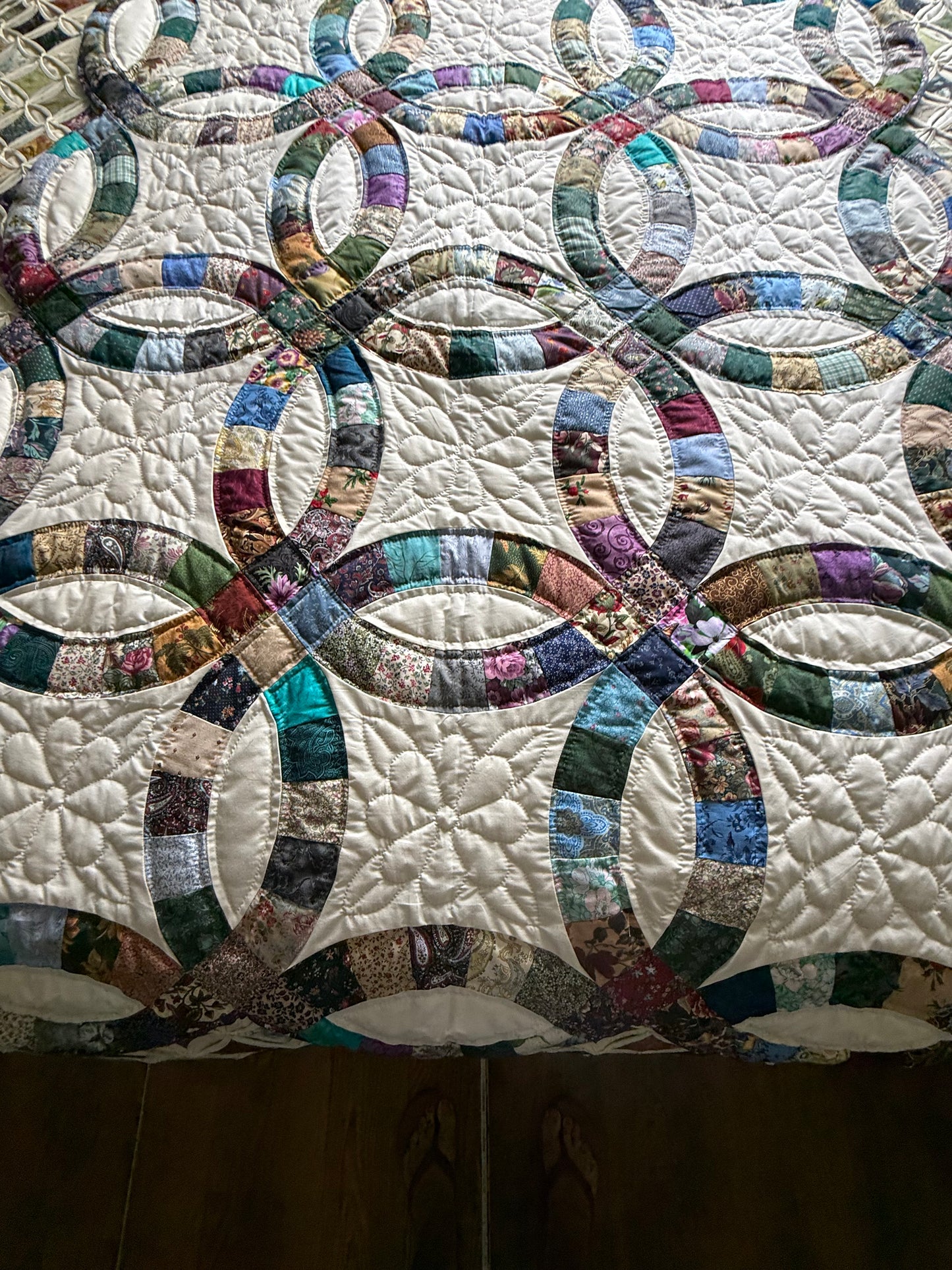 Wedding ring lap quilt