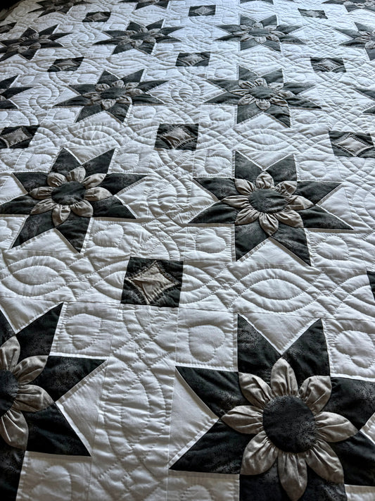 Amish Quilt (Star Dahlia) - Simple Life Amish Store