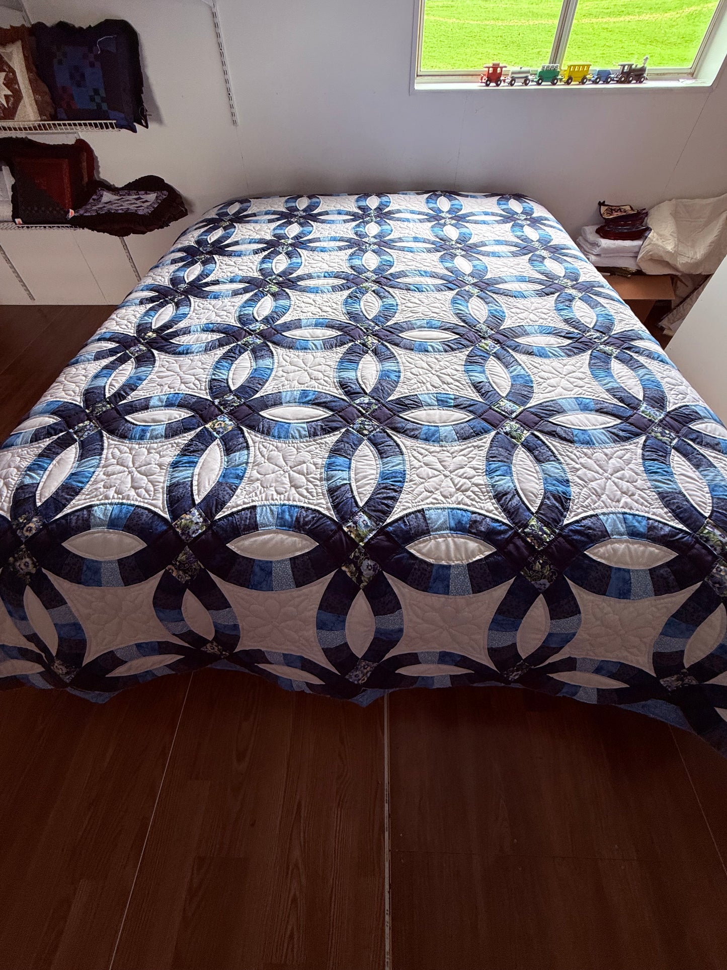 Amish Quilt (Double Wedding Ring) Blues - Simple Life Amish Store