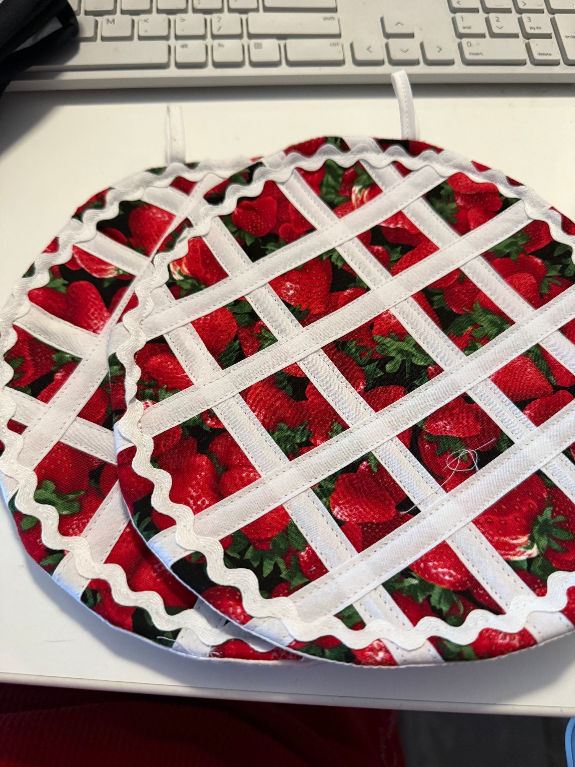 Amish Made Berry Pie Pot Holder - Simple Life Amish Store