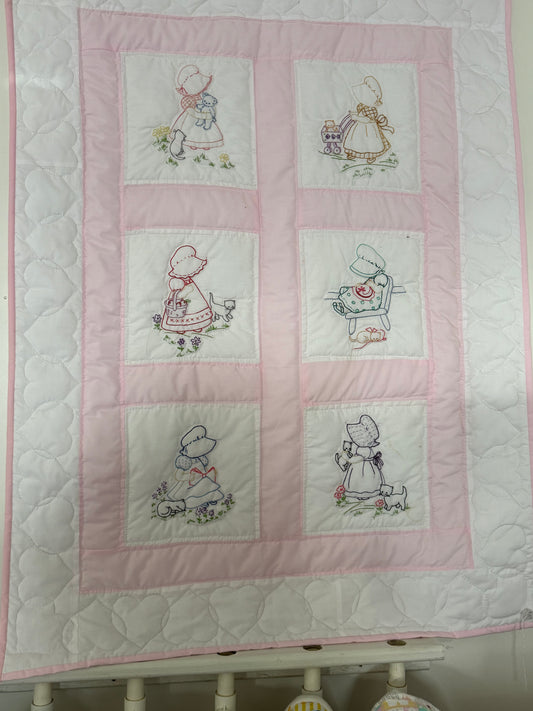Amish hand quilted  lap quilt or baby quilt - Simple Life Amish Store