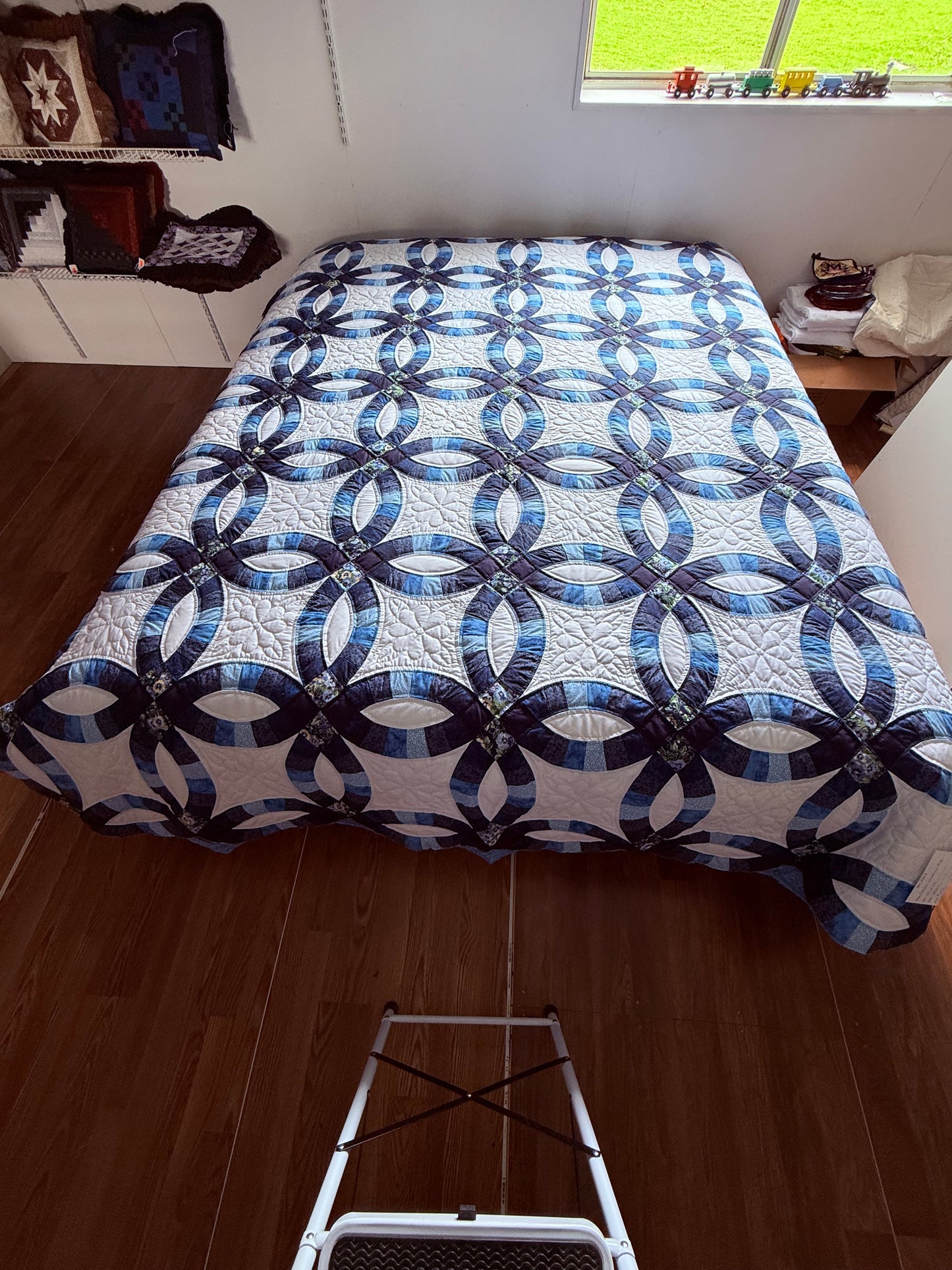 Amish Quilt (Double Wedding Ring) Blues