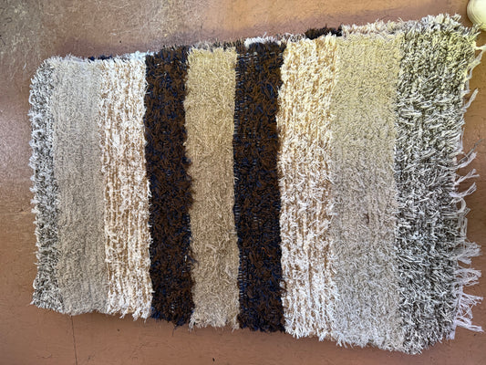 Amish Made Woven Rugs!!!) (26” x 44”)