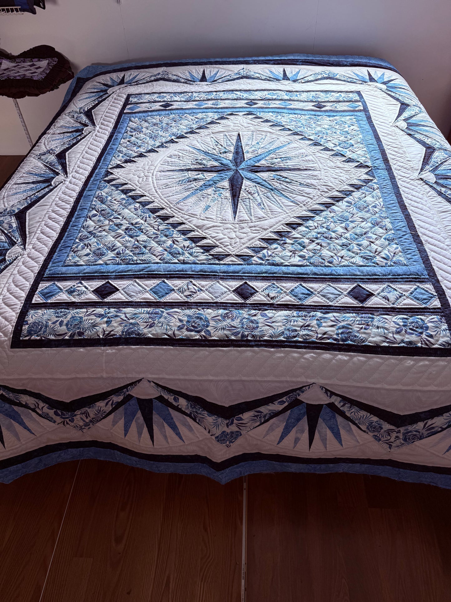 Amish Quilt (Mariner’s Compass) - Simple Life Amish Store