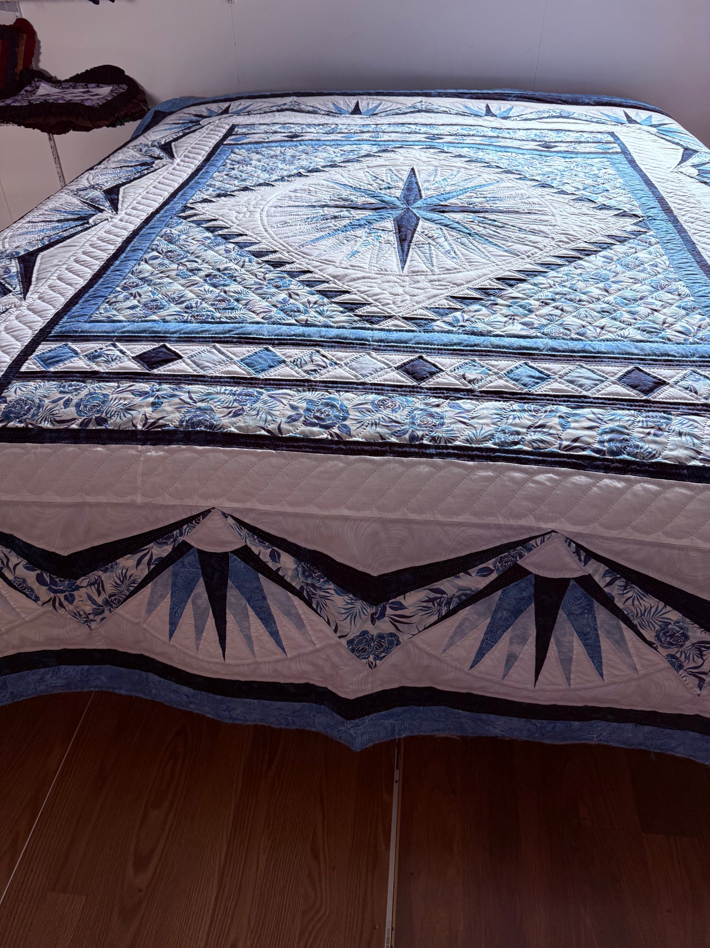 Amish Quilt (Mariner’s Compass) - Simple Life Amish Store