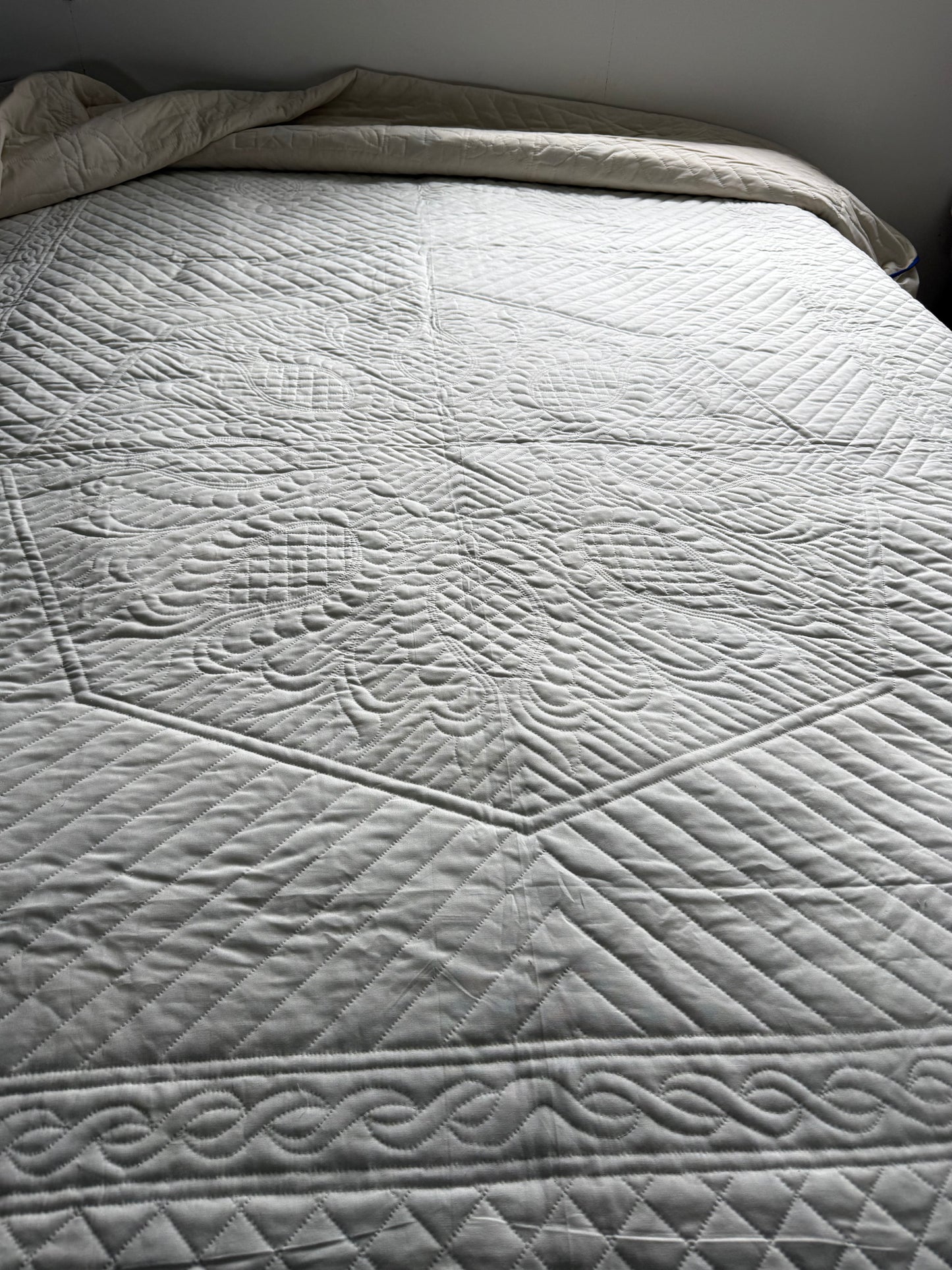 Amish Quilt (Feathered Pineapple) - Simple Life Amish Store