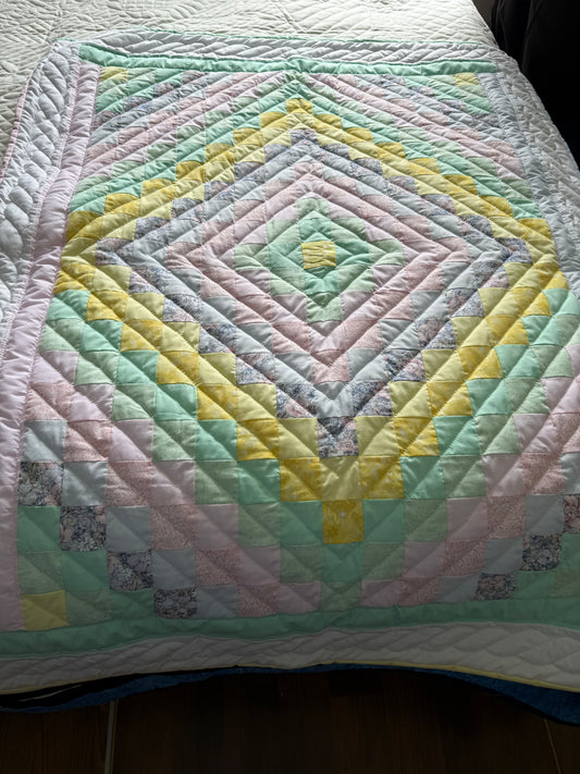 Amish hand quilted lap quilt or baby quilt