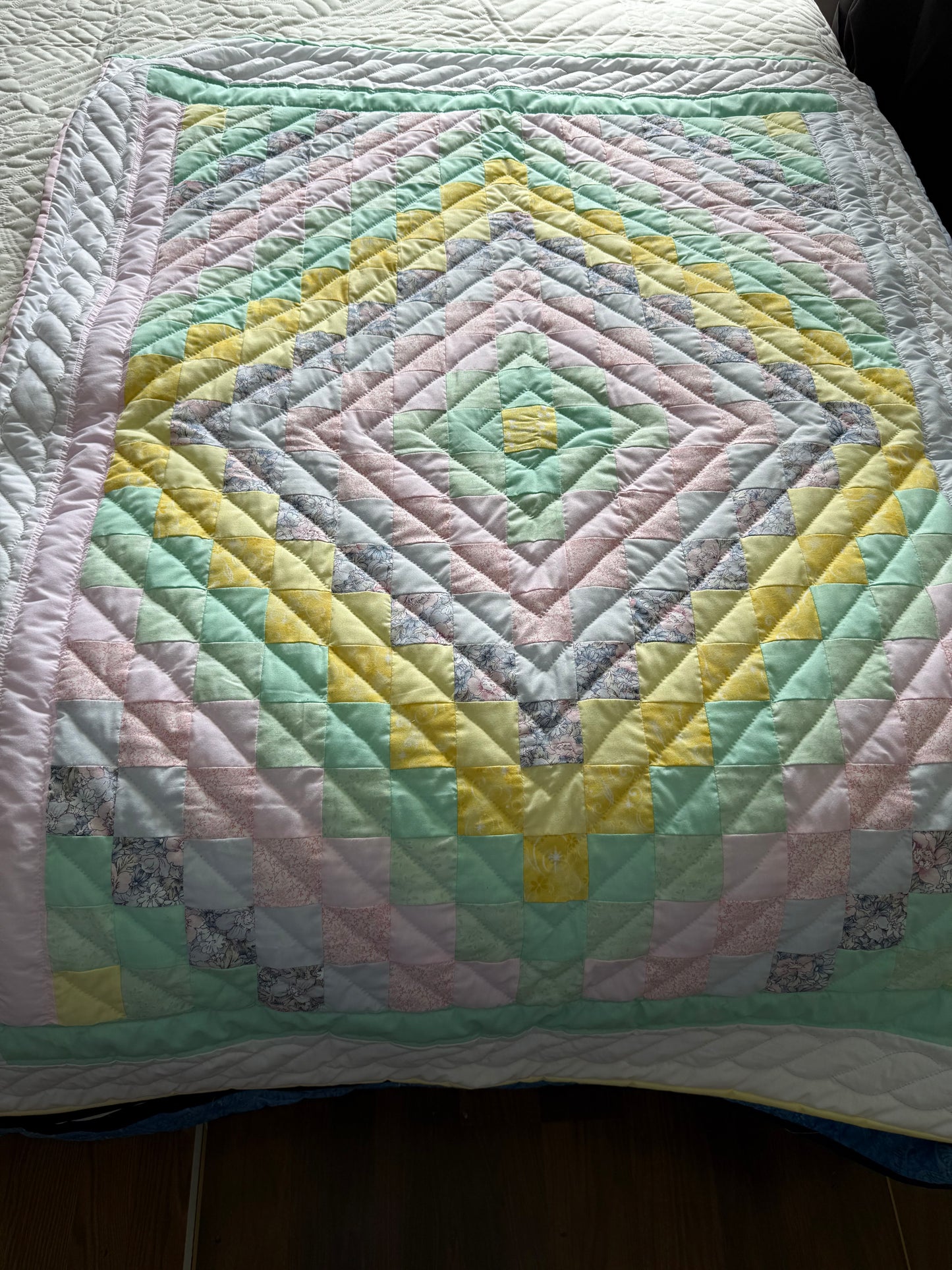 Amish hand quilted lap quilt or baby quilt