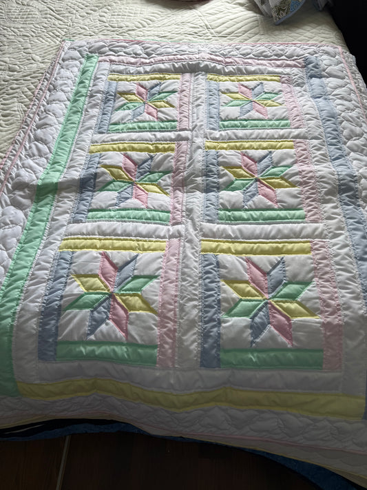 Amish hand quilted lap quilt or baby quilt
