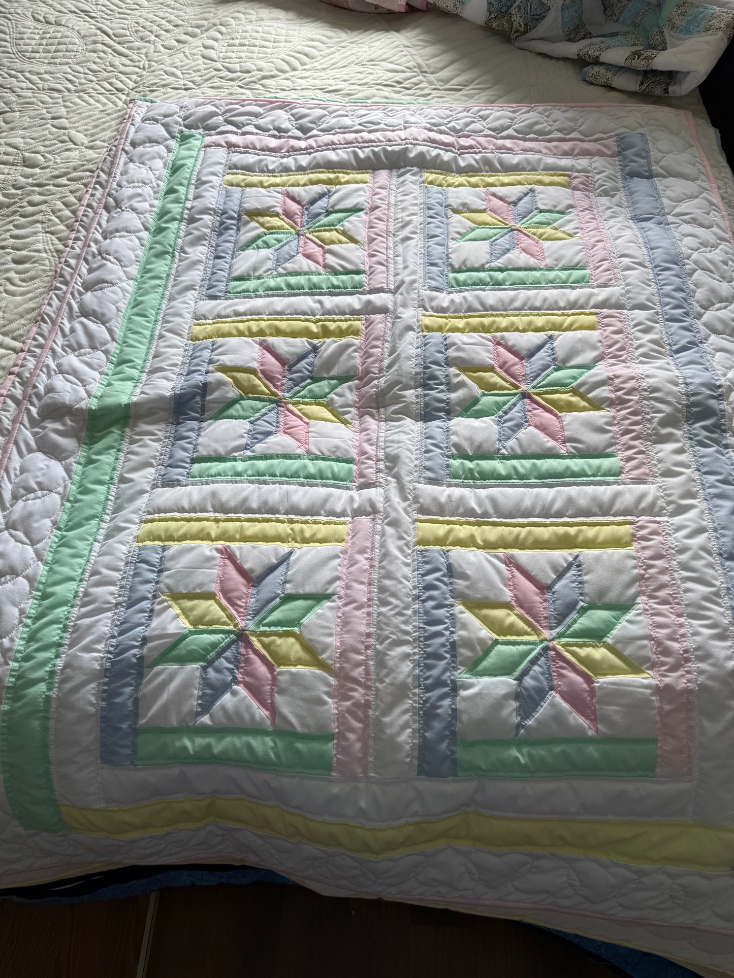 Amish hand quilted lap quilt or baby quilt