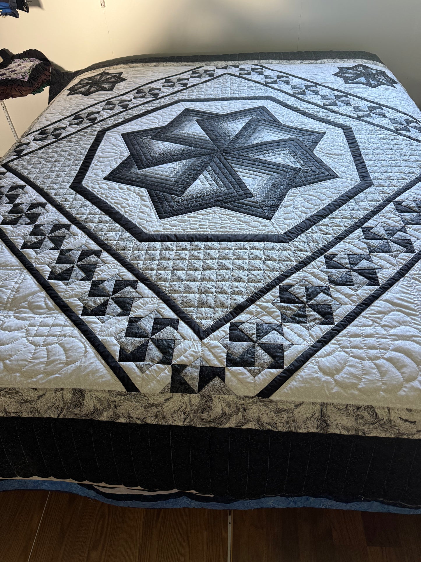 Amish Quilt (Spinning Star)