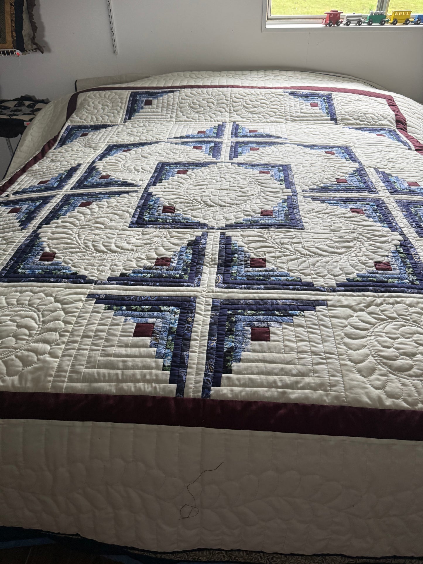 Amish Quilt ( Log Cabin in the round with blues and burgundy) - Simple Life Amish Store