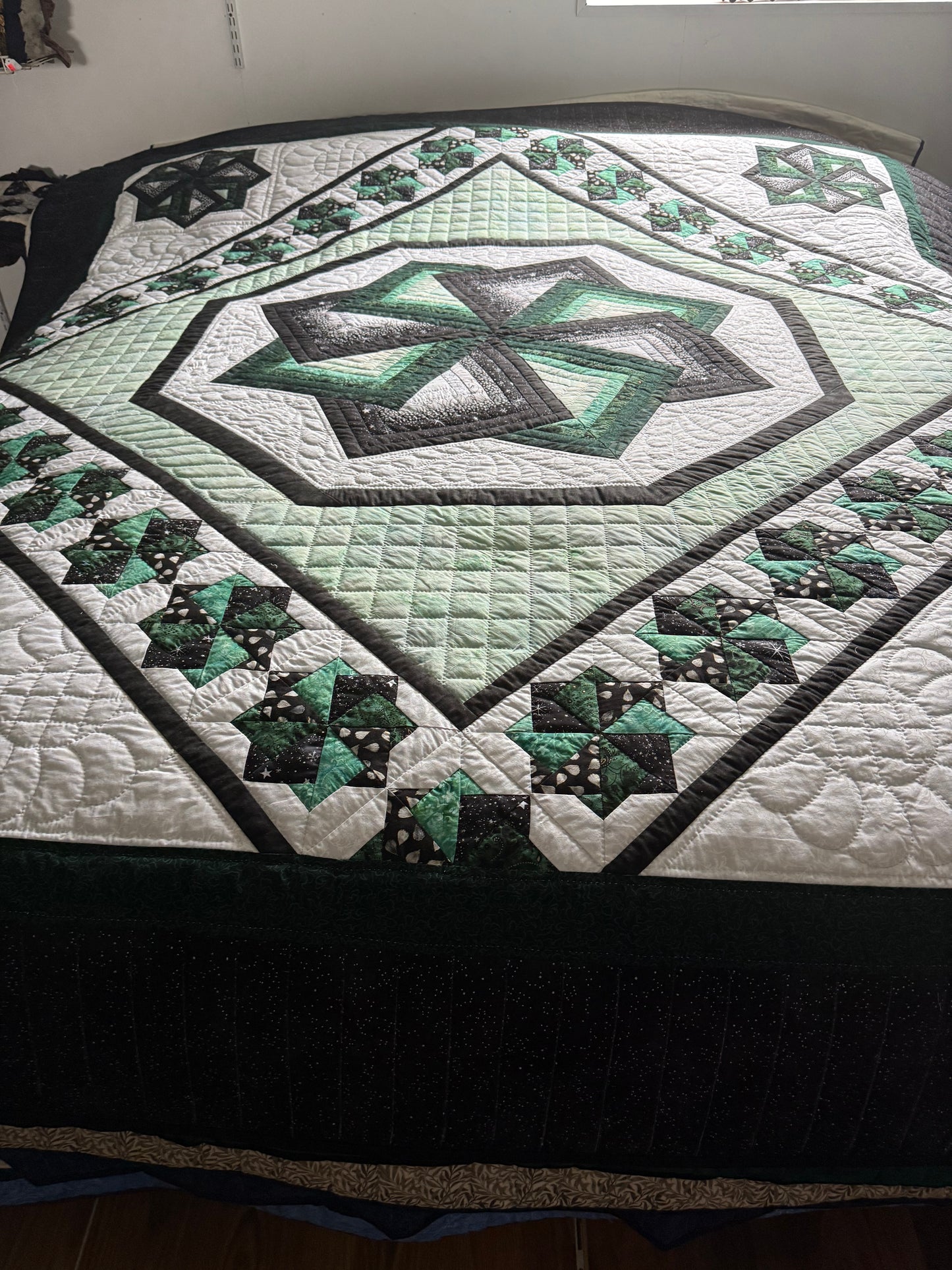 Amish Quilt (Star Spin green) - Simple Life Amish Store