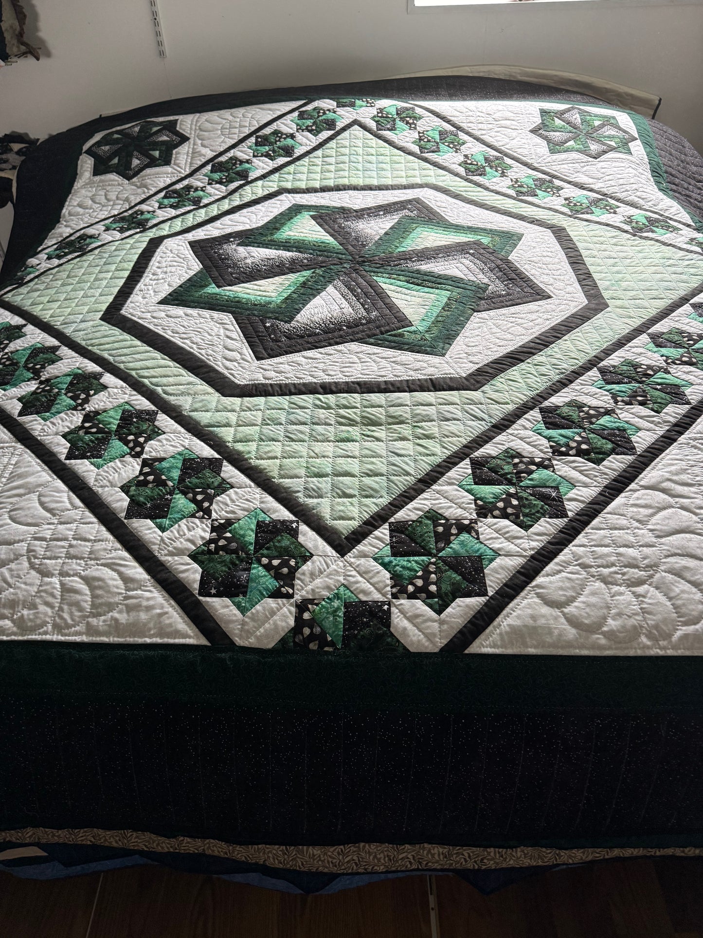 Amish Quilt (Star Spin green) - Simple Life Amish Store