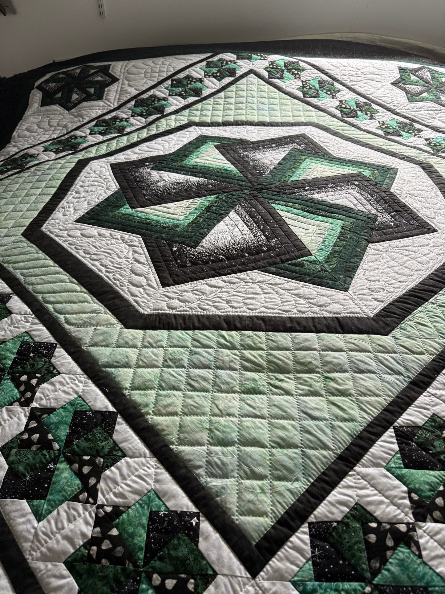 Amish Quilt (Star Spin green) - Simple Life Amish Store