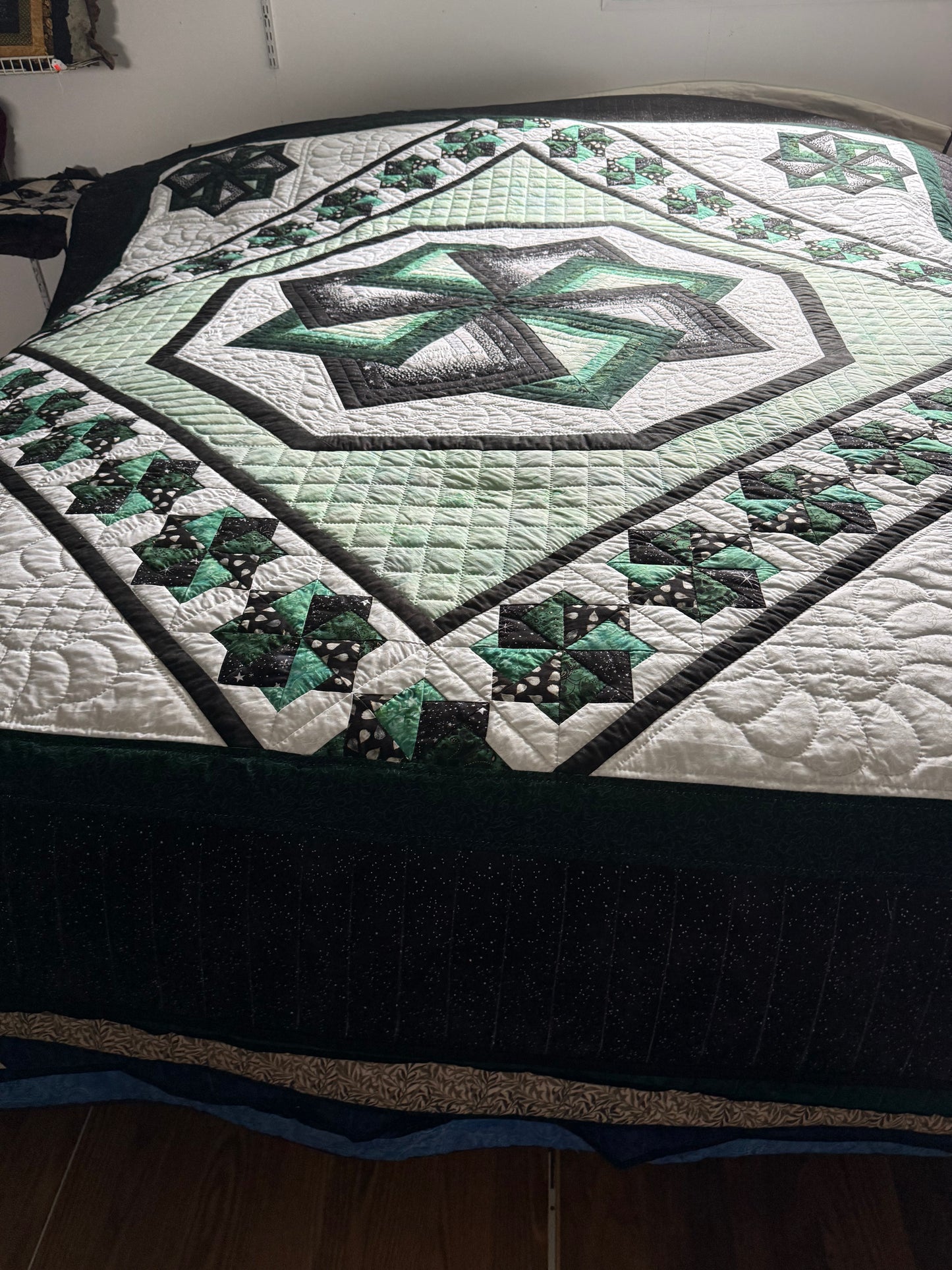 Amish Quilt (Star Spin green) - Simple Life Amish Store