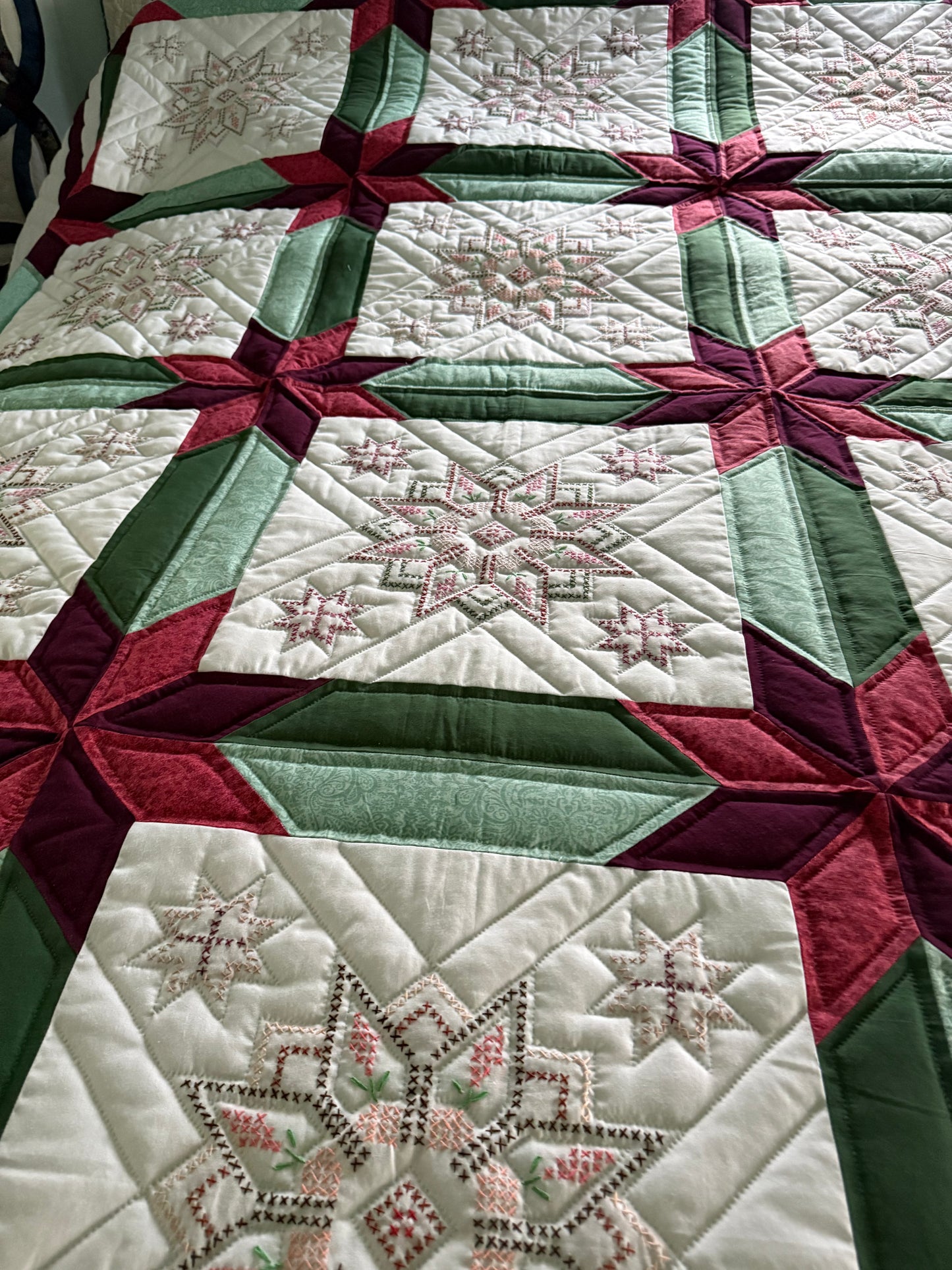 Amish Quilt (Star of Bethlehem or Star flower with embroidery)