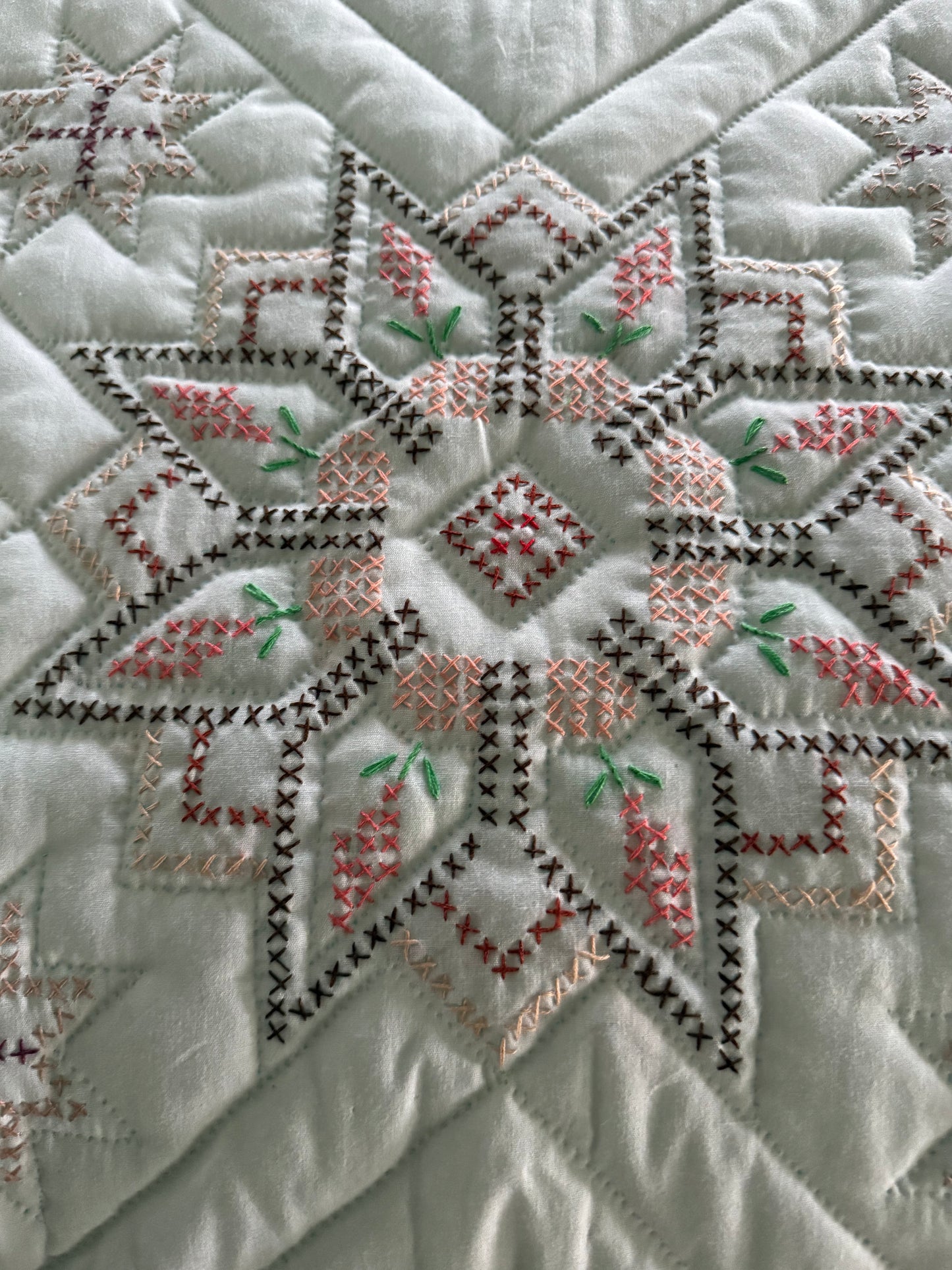 Amish Quilt (Star of Bethlehem or Star flower with embroidery)