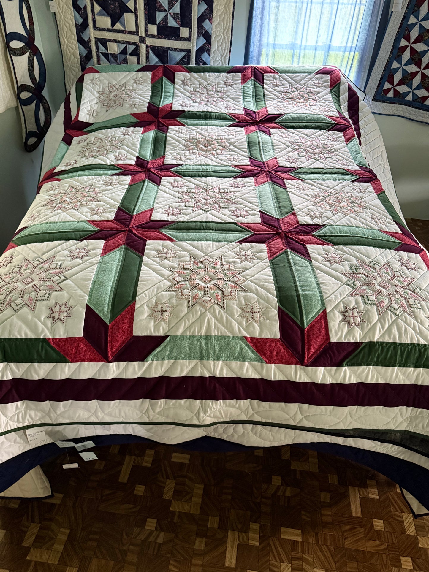 Amish Quilt (Star of Bethlehem or Star flower with embroidery)