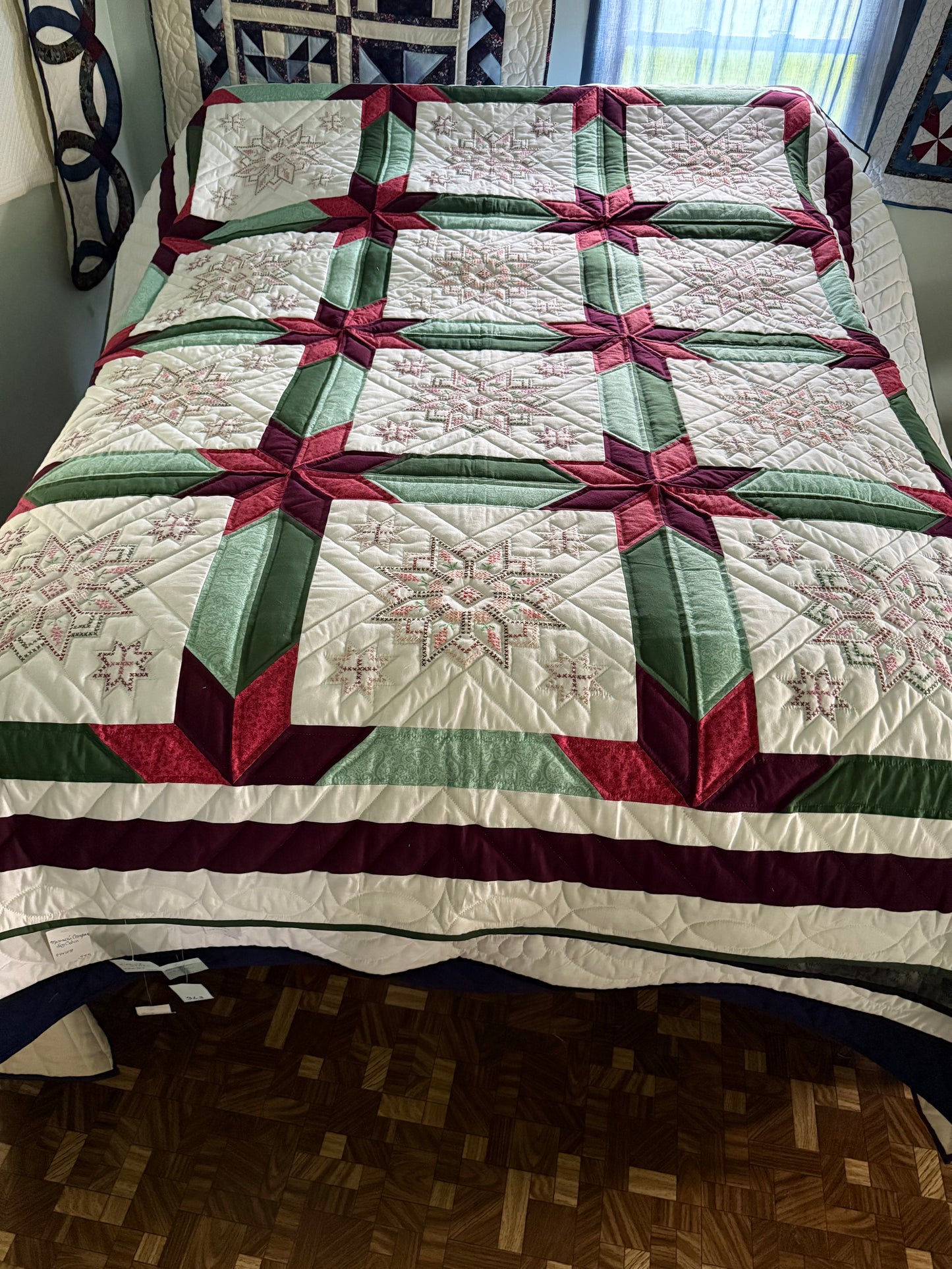 Amish Quilt (Star of Bethlehem or Star flower with embroidery)