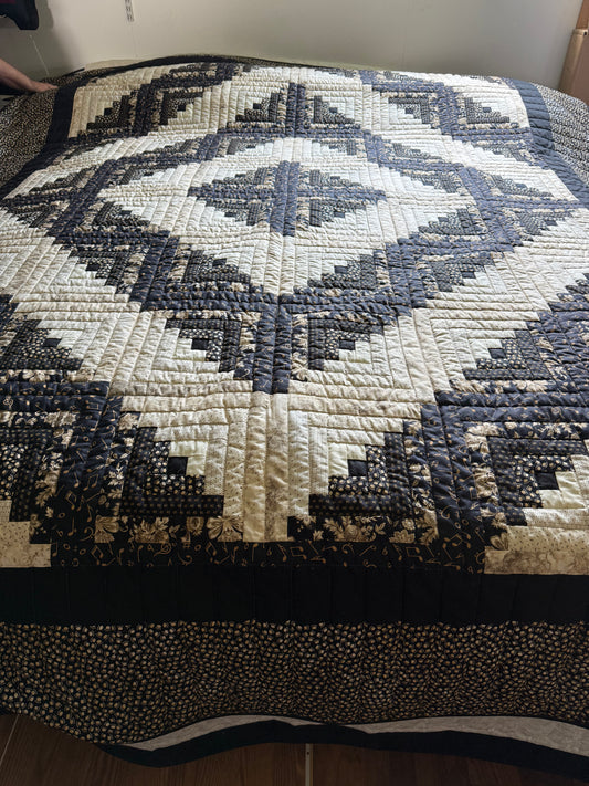 Amish  Quilt (Log Cabin in blacks and Beige)