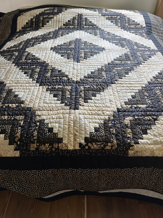 Amish  Quilt (Log Cabin in blacks and Beige)