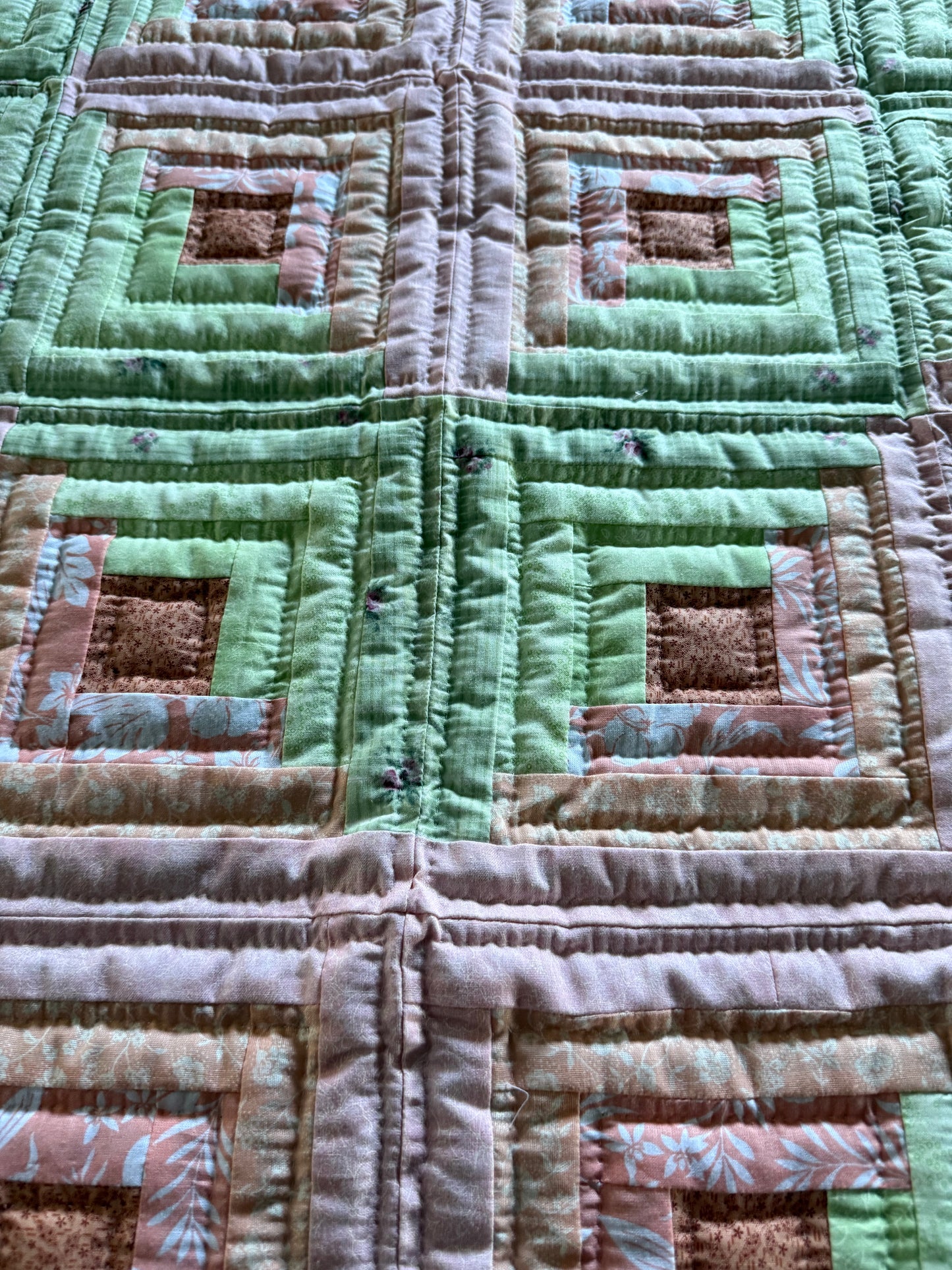 Lap Quilt (Log Cabin) - Simple Life Amish Store