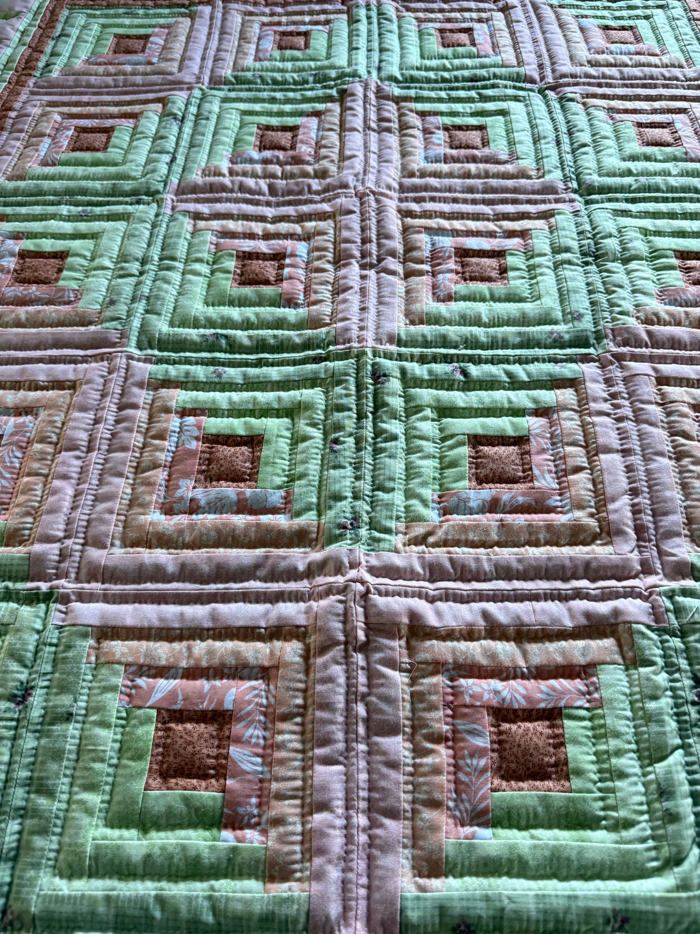 Lap Quilt (Log Cabin) - Simple Life Amish Store
