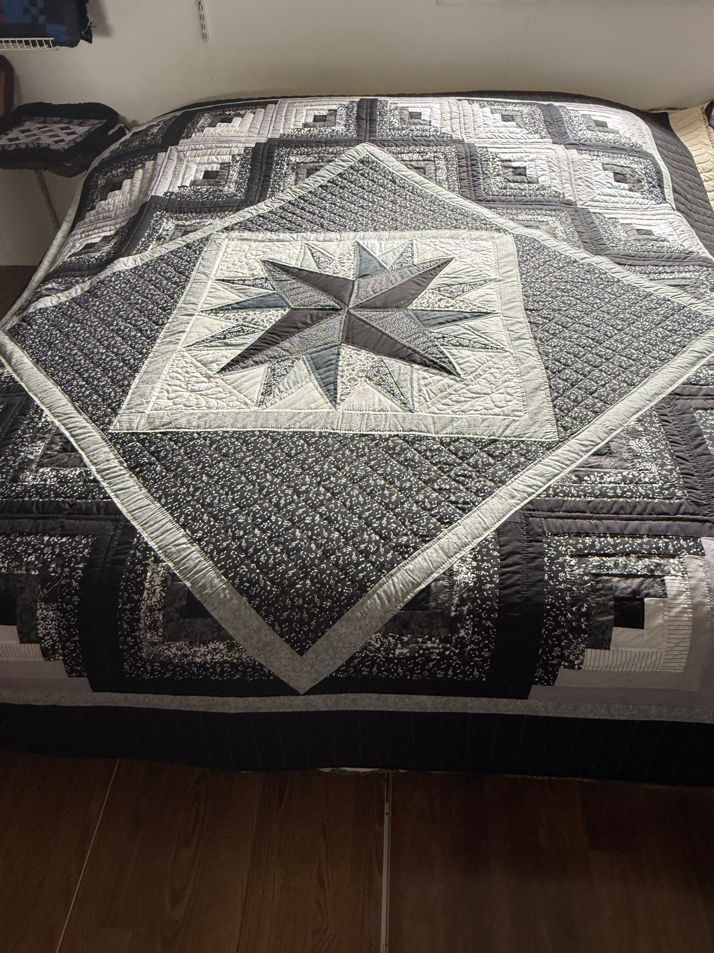 Amish Quilt ( Log Cabin Star) - Simple Life Amish Store