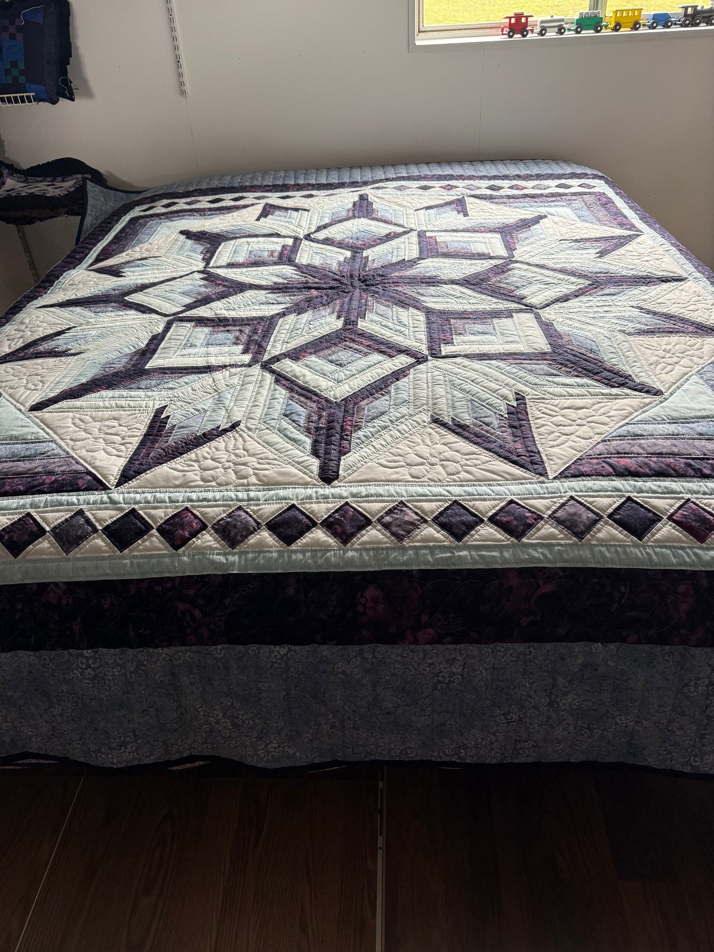 Amish Quilt (Mariner’s Star) King or Queen