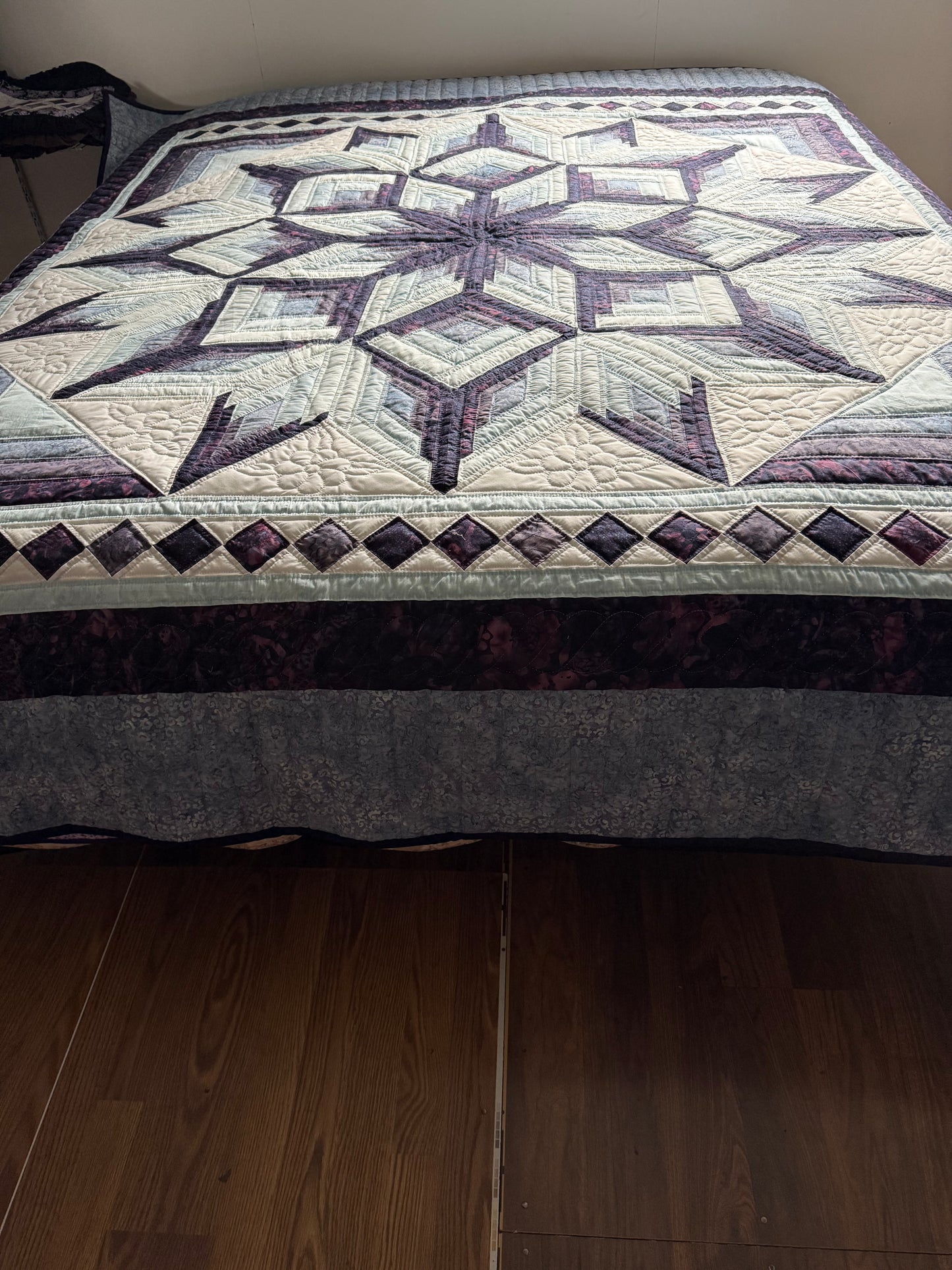 Amish Quilt (Mariner’s Star) King or Queen