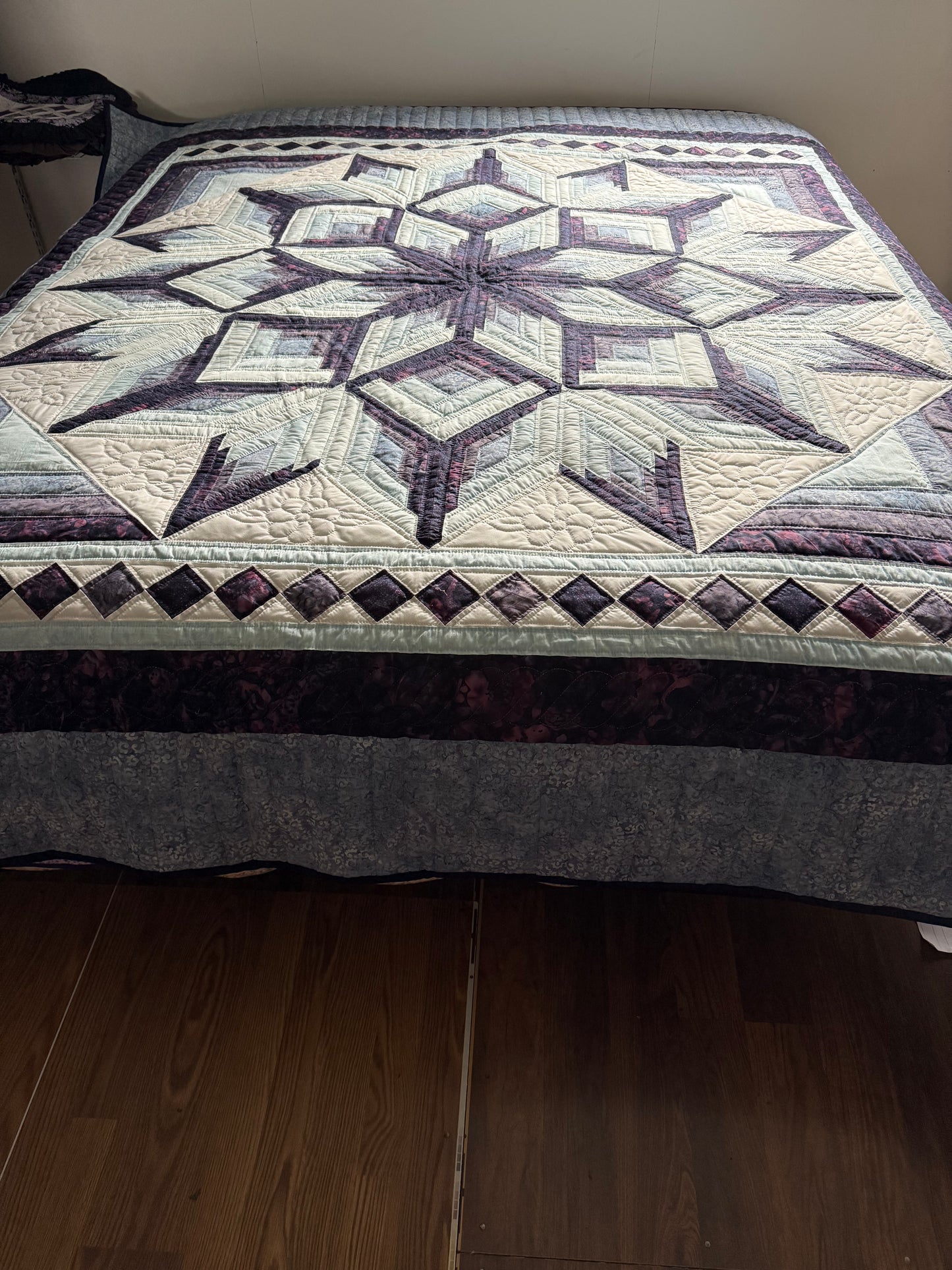 Amish Quilt (Mariner’s Star) King or Queen