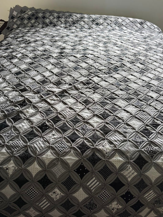 Amish Quilt (Cathedral Windows BLACK, WHITE AND GREY)