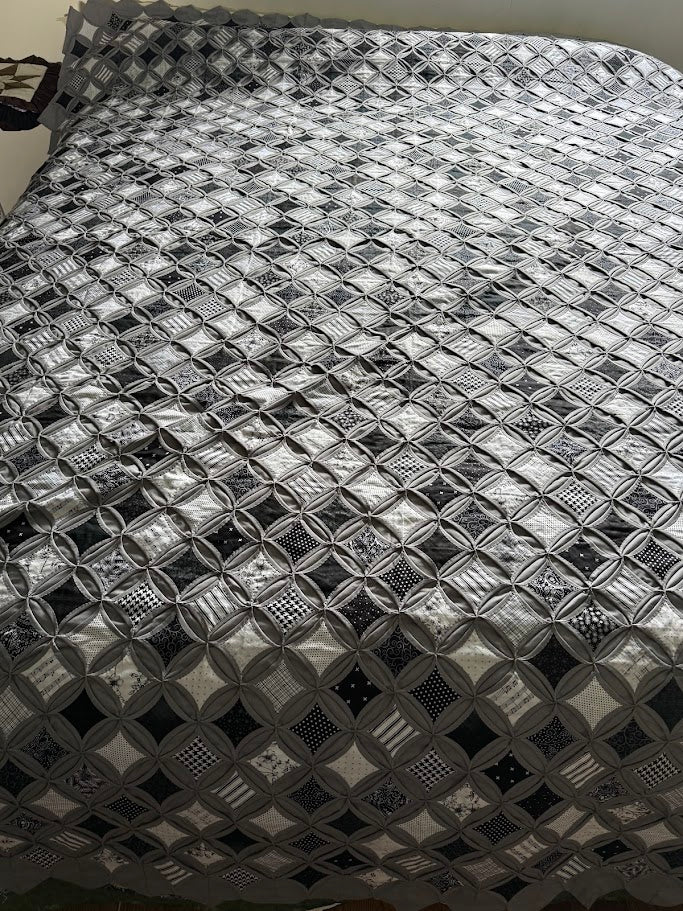 Amish Quilt (Cathedral Windows BLACK, WHITE AND GREY)