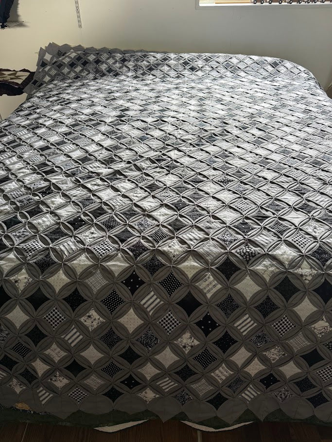 Amish Quilt (Cathedral Windows BLACK, WHITE AND GREY)