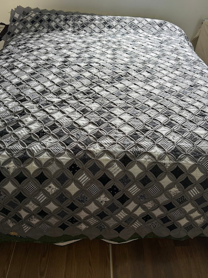 Amish Quilt (Cathedral Windows BLACK, WHITE AND GREY)