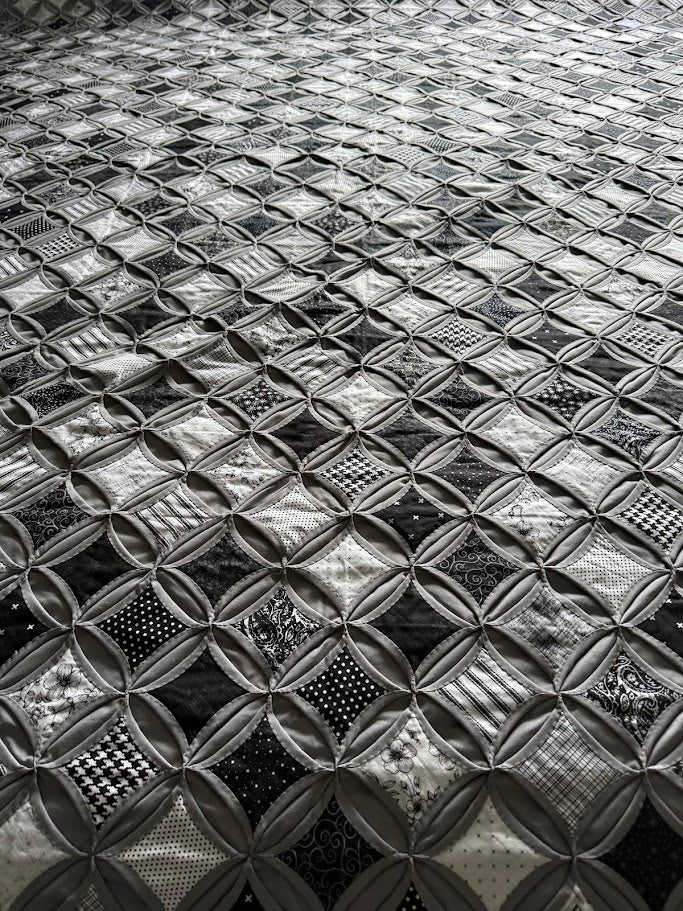 Amish Quilt (Cathedral Windows BLACK, WHITE AND GREY)