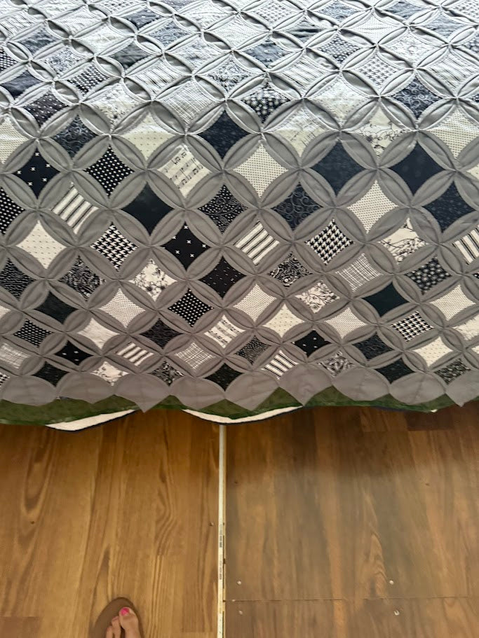 Amish Quilt (Cathedral Windows BLACK, WHITE AND GREY) - Simple Life Amish Store