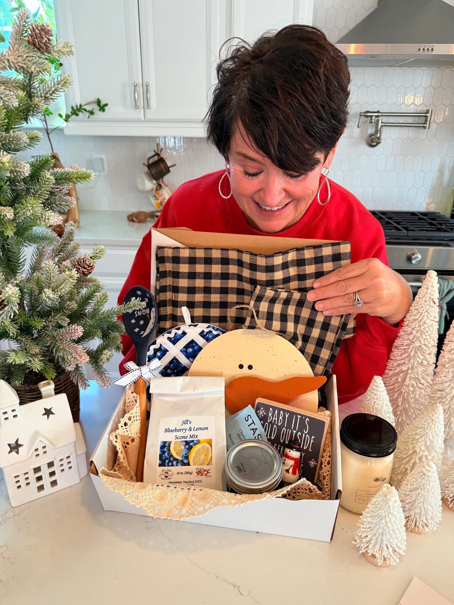 Amish  Country Christmas Surprise Box (Large)