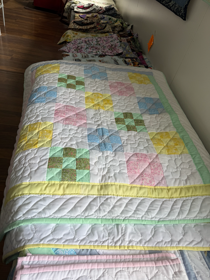 Amish hand quilted  lap quilt or baby quilt - Simple Life Amish Store