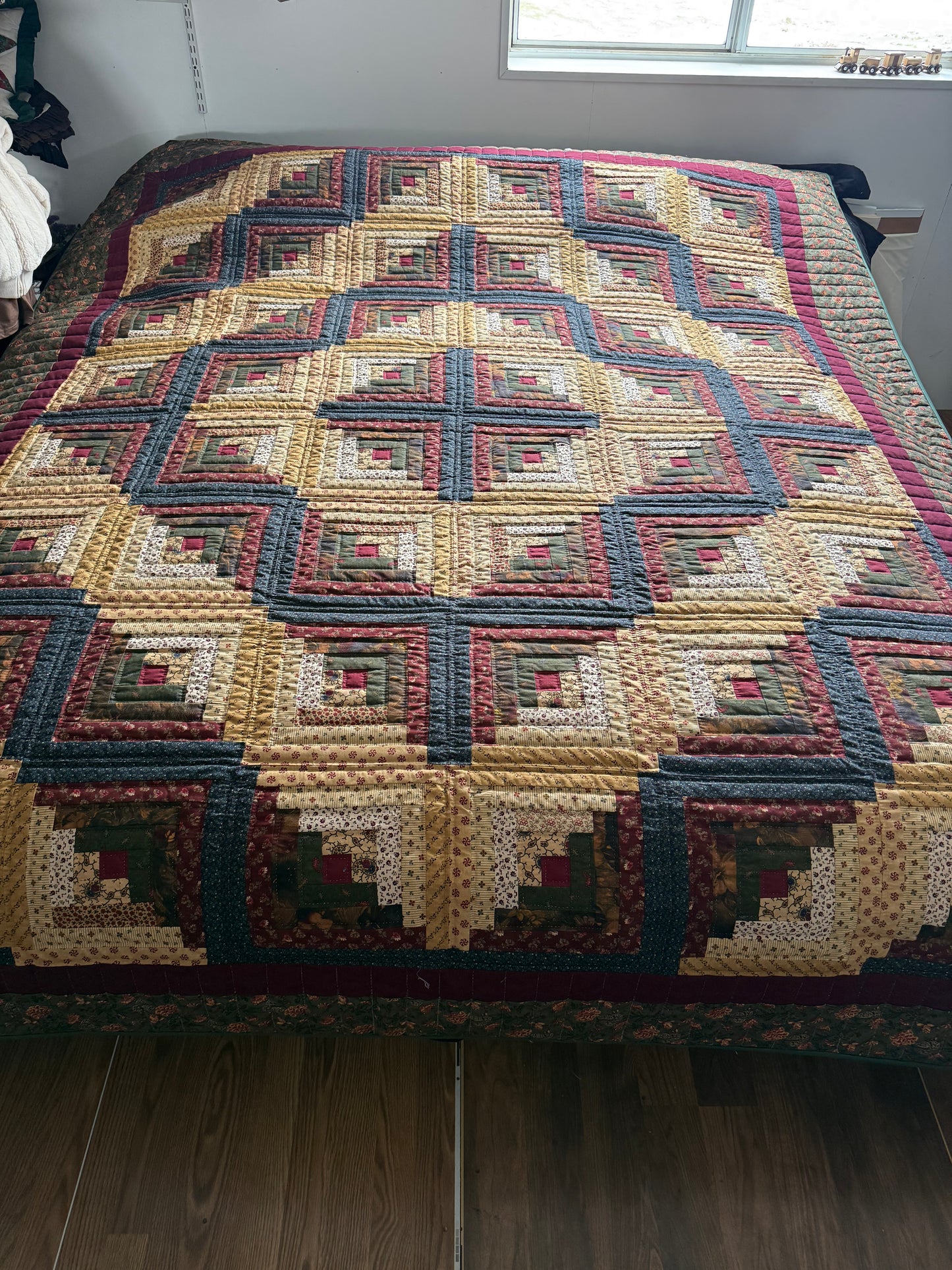 Amish Quilt ( Log Cabin) - Simple Life Amish Store