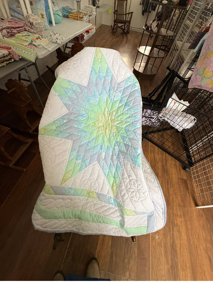 Amish hand quilted  lap quilt or baby quilt - Simple Life Amish Store